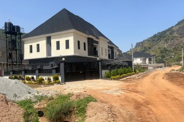 FOR SALE: WELL-FINISHED & FULLY FURNISHED 2-BEDROOM FLAT